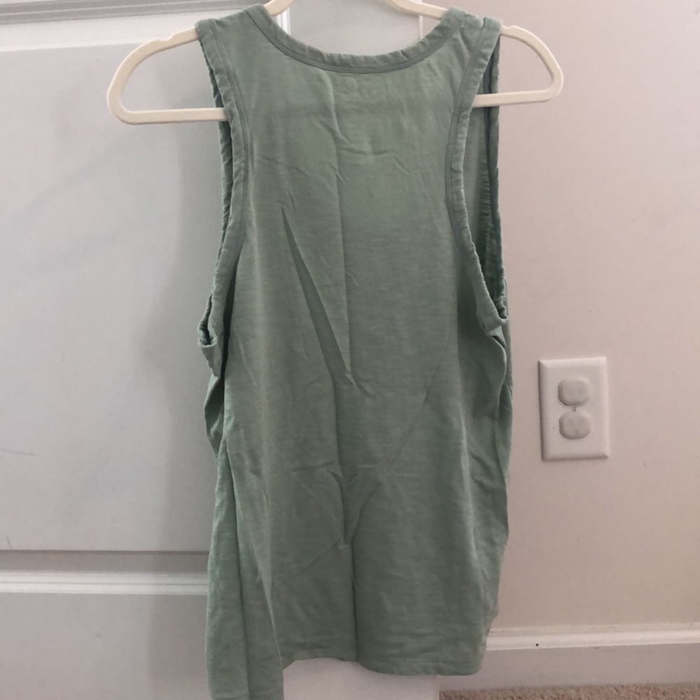 Universal Thread Tank - Picture 3 of 3